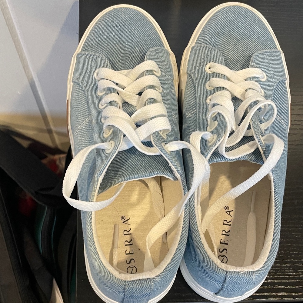 Serra Light Blue Casual Sneakers size 7